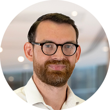 Warwick Bloore, FPFS + ' ' + Senior Specialist in Vanguard’s  Advisory Research Centre in Europe